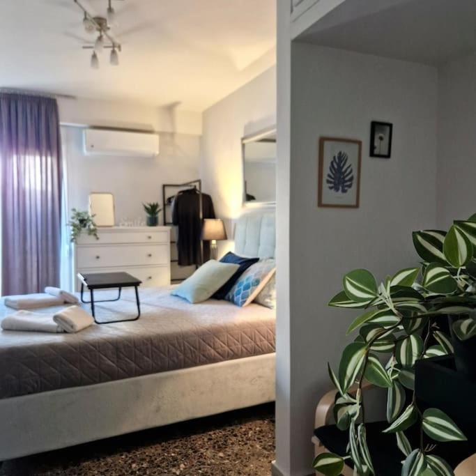 Chic Apt Near Acropolis - Avdi Square Athén Kültér fotó