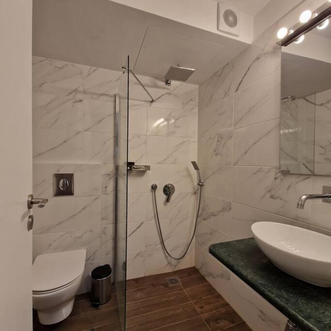 Chic Apt Near Acropolis - Avdi Square Athén Kültér fotó