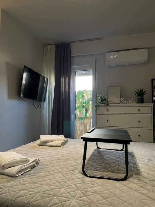 Chic Apt Near Acropolis - Avdi Square Athén Kültér fotó