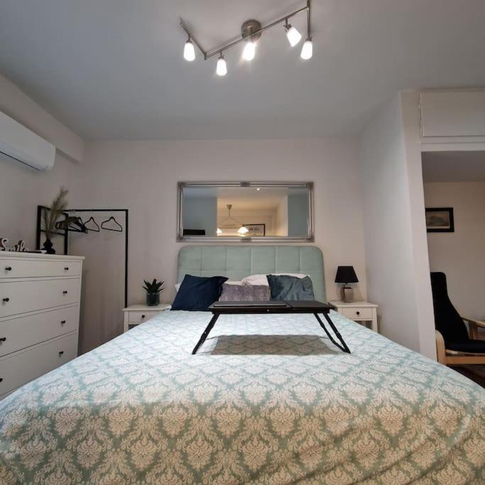 Chic Apt Near Acropolis - Avdi Square Athén Kültér fotó
