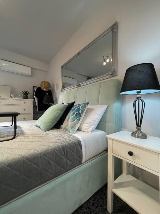 Chic Apt Near Acropolis - Avdi Square Athén Kültér fotó