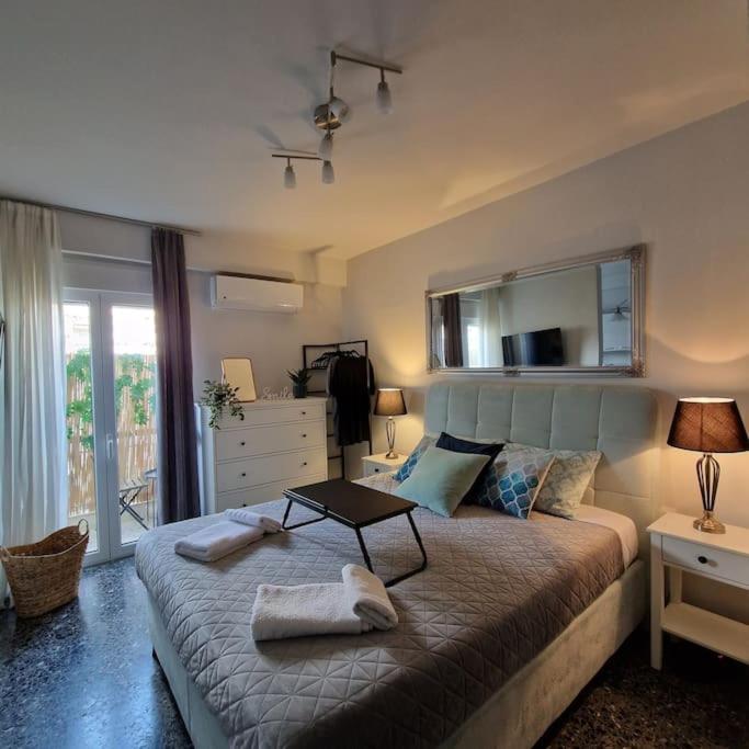 Chic Apt Near Acropolis - Avdi Square Athén Kültér fotó