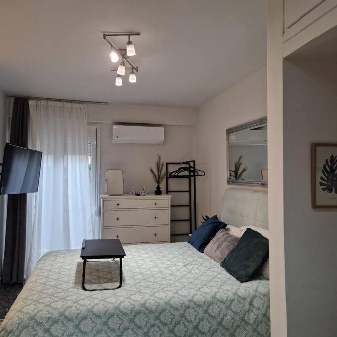 Chic Apt Near Acropolis - Avdi Square Athén Kültér fotó